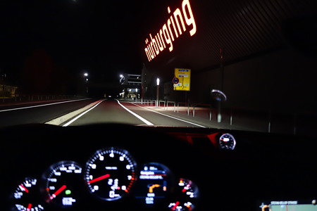 Nürburgring スタンド前にて