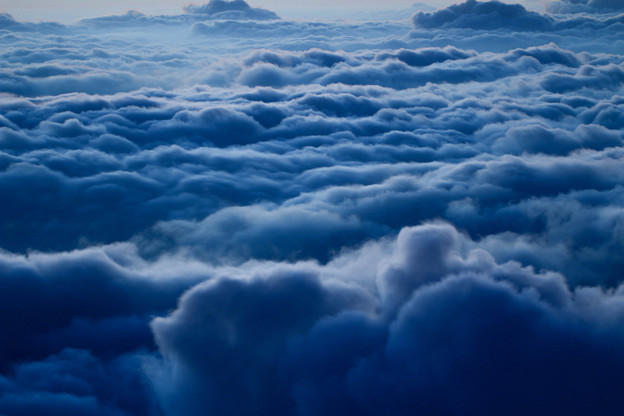 荒れる雲海