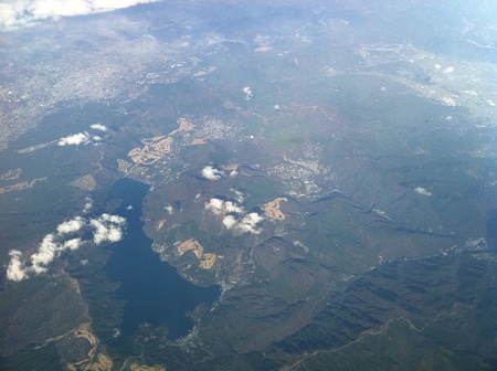 空から見た箱根と芦ノ湖