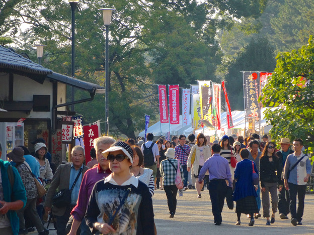 秋の名古屋城 04 名古屋まつり に伴う無料公開で賑わう名古屋城 写真共有サイト フォト蔵