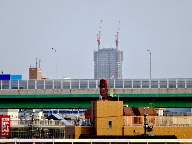 庄内川沿いから見えた、建設途中の御園座ビル - 3
