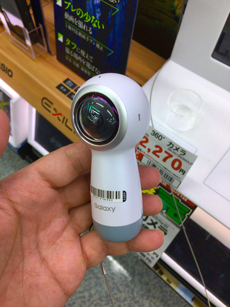 Samsungのコケシ型の360度カメラ Gear 360 1 写真共有サイト フォト蔵