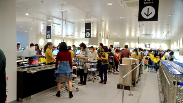 オープン1ヶ月後でも大勢の人で賑わう「IKEA長久手」 - 78:2階にあるカフェ