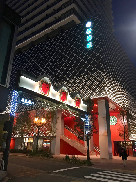建物が完成した4月再開場予定の御園座 - 11:御園通商店街から見た新・御園座