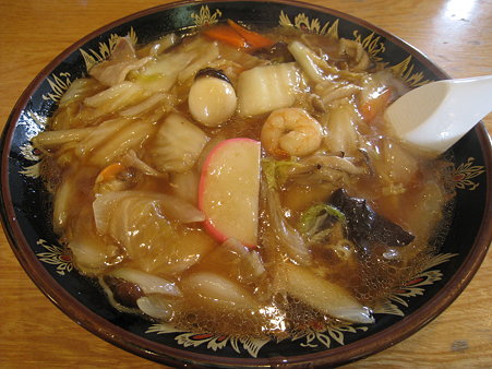 味の八珍亭　五目うま煮ラーメン大盛（830円）