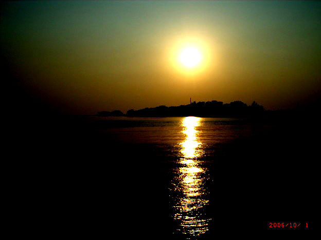 プリウス島の夕日