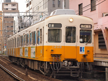 琴電1200形琴平線色 琴平線高松築港~片原町01