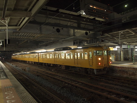 115系末期色普通 山陽本線広島駅01