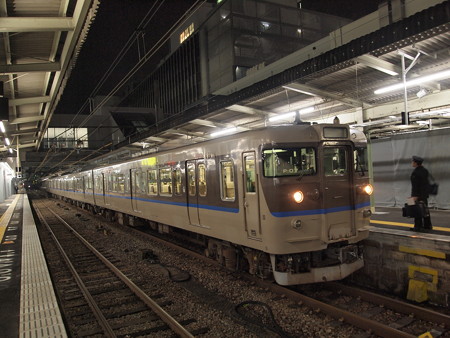 115系カフェオレ普通 山陽本線広島駅