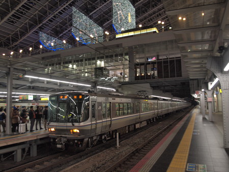223系快速 東海道本線大阪駅