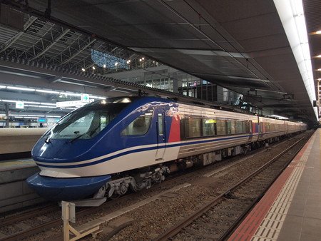 HOT7000系 スーパーはくと 東海道本線大阪駅02