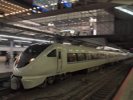 683系特急サンダーバード 東海道本線大阪駅01