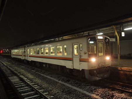 キハ11形普通 紀勢本線松阪駅01