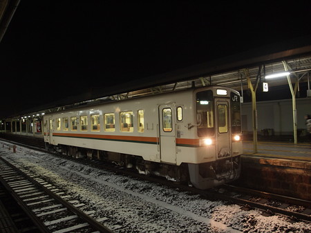 キハ11形普通 紀勢本線松阪駅04