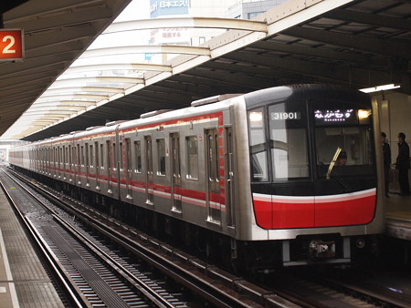 大阪市営地下鉄30000系 御堂筋線西中島南方駅01