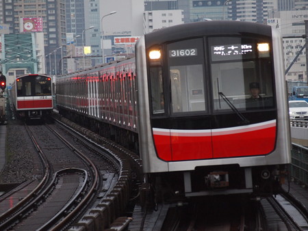 大阪市営地下鉄30000系 御堂筋線西中島南方駅02