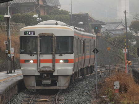 キハ25普通 紀勢本線新鹿駅