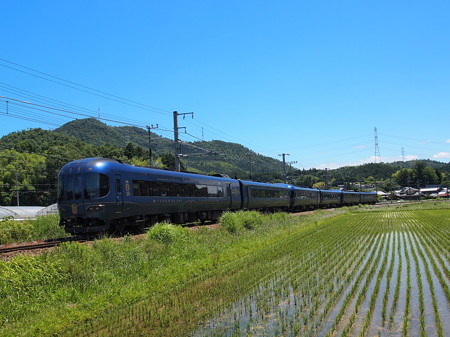 KTR8000系特急まいづる 山陰本線鍼灸大学前~胡麻