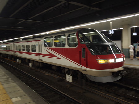 名鉄1000系特急 名鉄名古屋本線金山駅