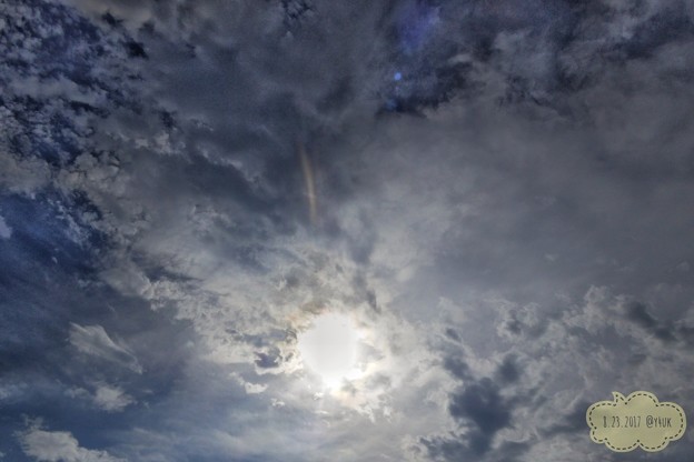 雲の中から太陽 ～久しぶり～25mmの空は雲も多く広く遠いデジカメも楽しい