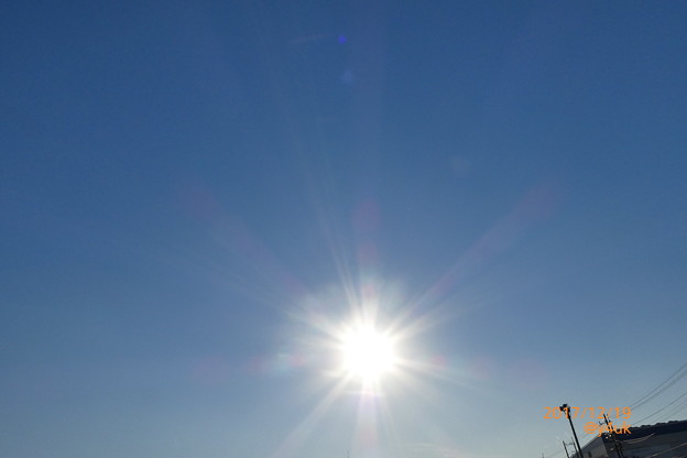 冬の澄んだ青空太陽～乾燥つづきで12.21～風邪