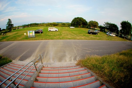 江戸川の河川敷へ下りる