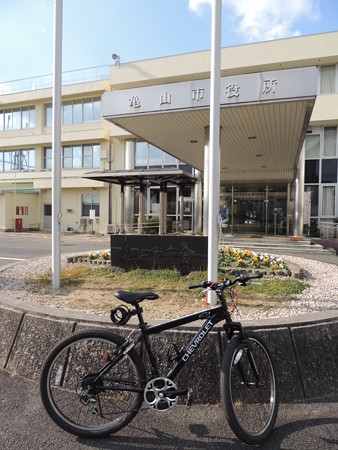 亀山市役所。