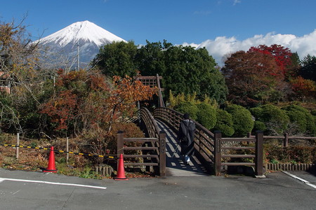 芝川に掛かる曽我橋