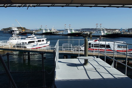 三笠の甲板から眺める横須賀港