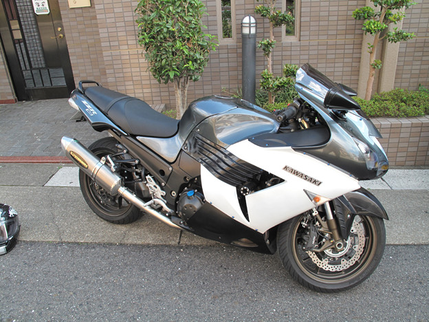 ZZR1400、シート張替え。。 | 止まるまではしれ!!