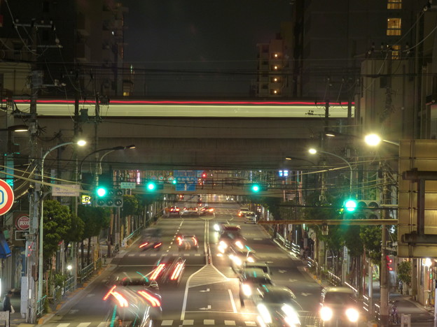 現在の日常の京成曳舟駅前の夜景