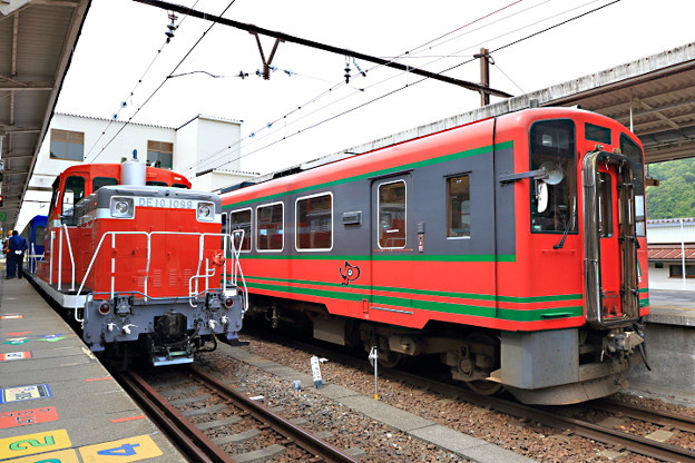 2D8A5211