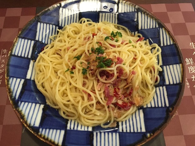 鎌倉パスタの大盛りベーコンのペペロンチーノ