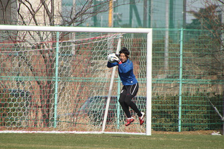 クロスをキャッチする加藤順大