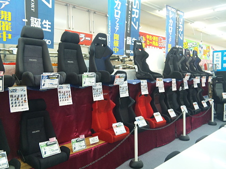 セコハン店内…　RECAROの誘惑がたくさん(爆)