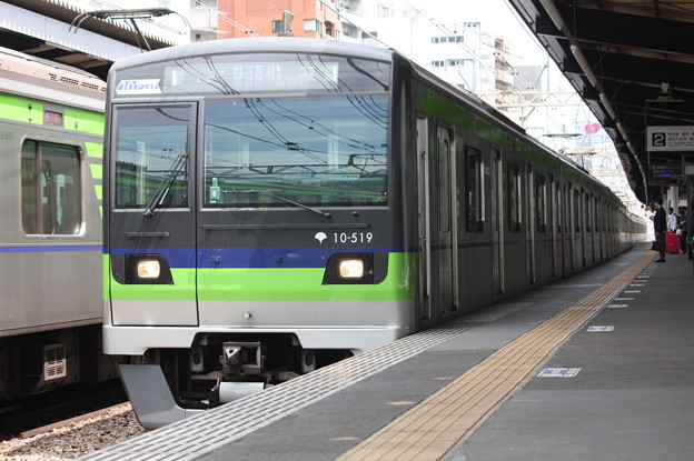 京王線　都営10-300形10-519F