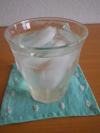 梅シロップ炭酸水割1