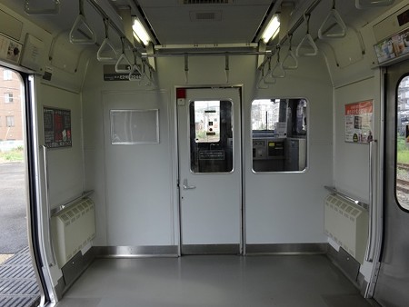 E217-乗務員室仕切