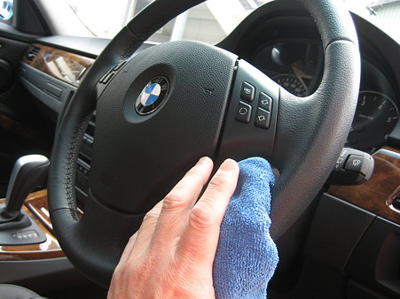 革ハンドル水拭き