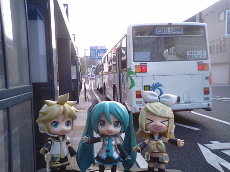 リン:「鹿屋に着いたぉー!!」 ミク:「長らくの乗車、お疲れ様でし...