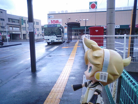 レン:「え、伊集院まで行くバスなのに、途中で降りるの?」 ■枕崎...