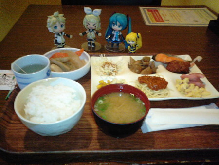 リン:「やっぱりバイキングだとどうしても食べ過ぎちゃうよねw」 レ...