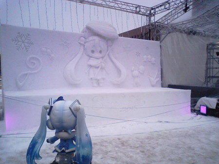 雪ミク:「雨降ってて最悪のコンディションですけど、保ってほしいで...