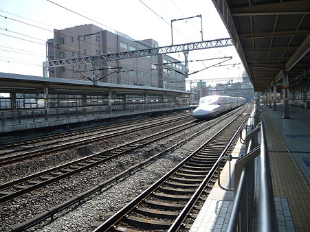 100223-小田原駅 新幹線N700追抜き (23)