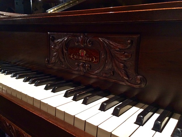 Wurlitzer piano ピアノ 広島市中区紙屋町1丁目 星ビル オルゴールティーサロン
