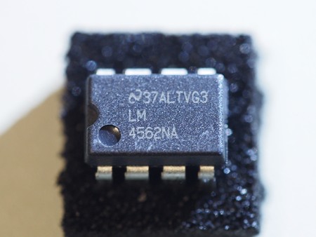 LM4562NA