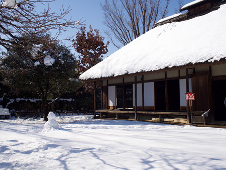 旧加藤家と雪だるま