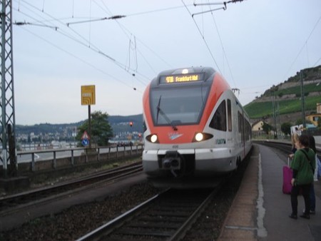 フランクフルト行き快速(リューデスハイム駅)