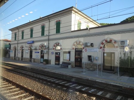 ロジニャーノ駅
