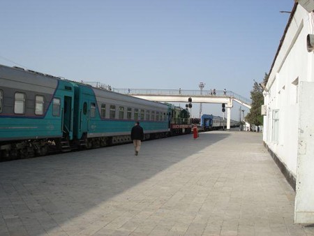 N9列車(ブハラ駅)